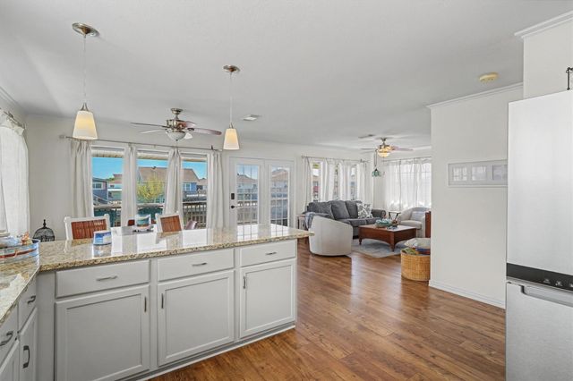 137 Tarpon Street, Bayou Vista, TX 77563