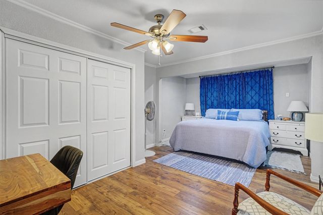 137 Tarpon Street, Bayou Vista, TX 77563