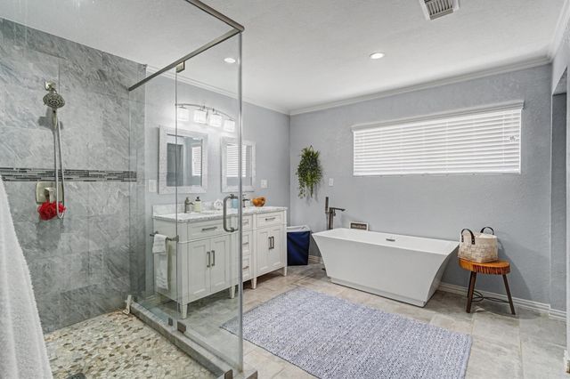 137 Tarpon Street, Bayou Vista, TX 77563