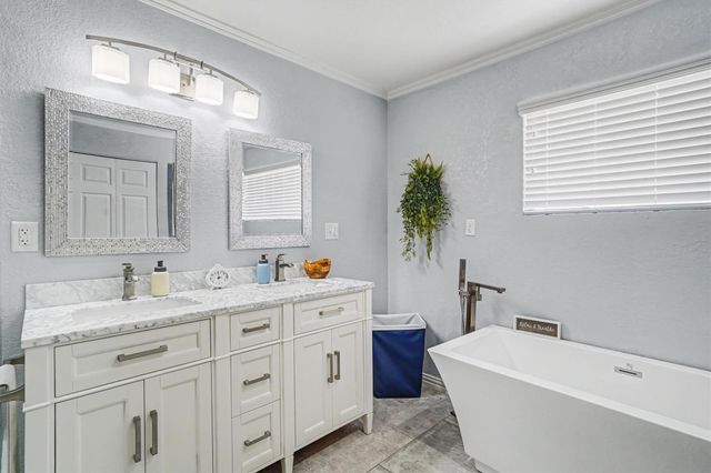 137 Tarpon Street, Bayou Vista, TX 77563