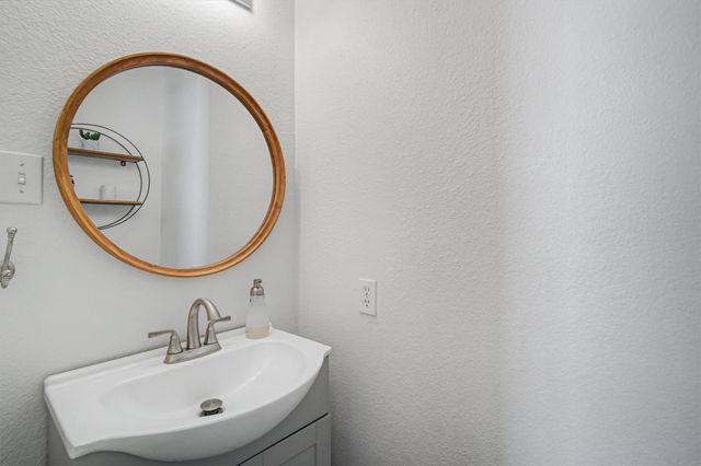 137 Tarpon Street, Bayou Vista, TX 77563