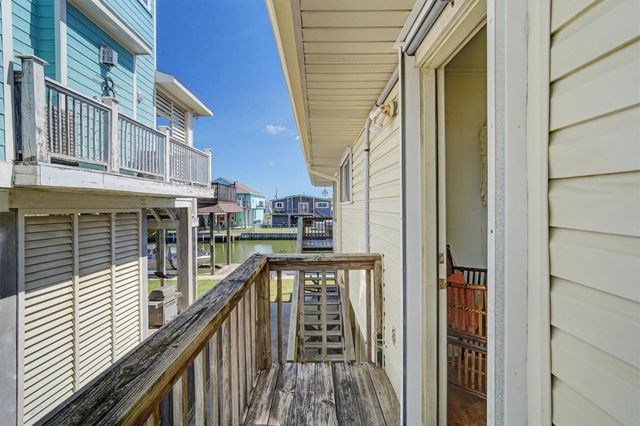 137 Tarpon Street, Bayou Vista, TX 77563