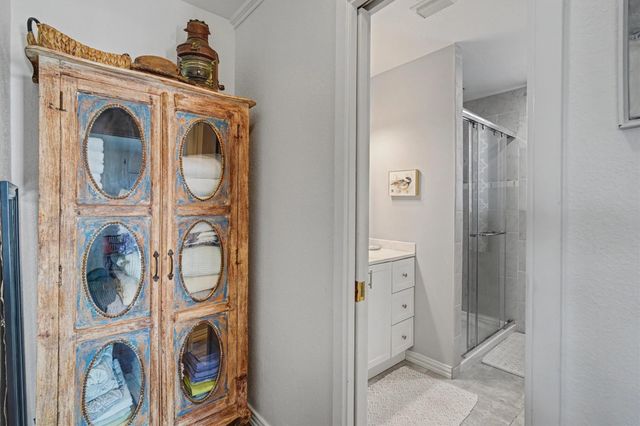 137 Tarpon Street, Bayou Vista, TX 77563