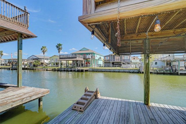 137 Tarpon Street, Bayou Vista, TX 77563