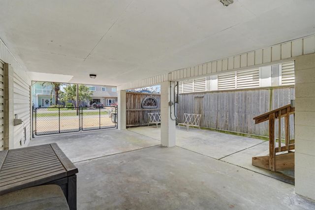 137 Tarpon Street, Bayou Vista, TX 77563