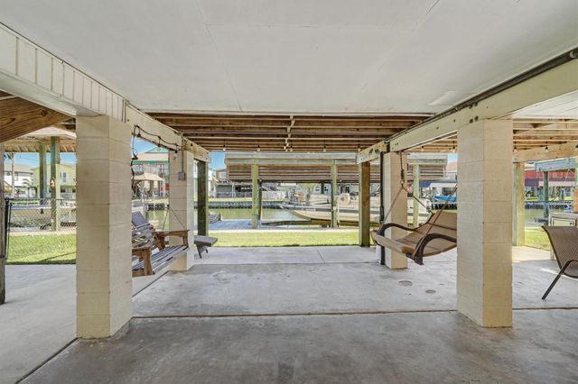 137 Tarpon Street, Bayou Vista, TX 77563