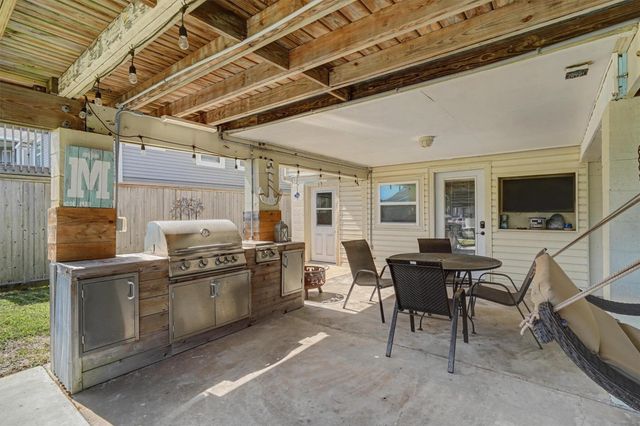 137 Tarpon Street, Bayou Vista, TX 77563