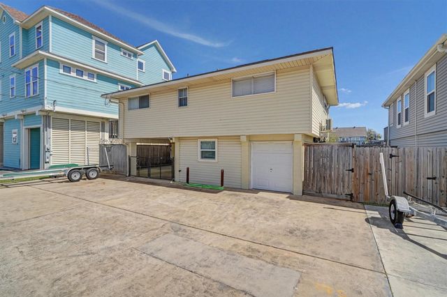 137 Tarpon Street, Bayou Vista, TX 77563