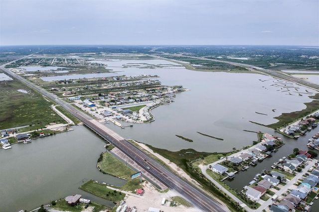 137 Tarpon Street, Bayou Vista, TX 77563