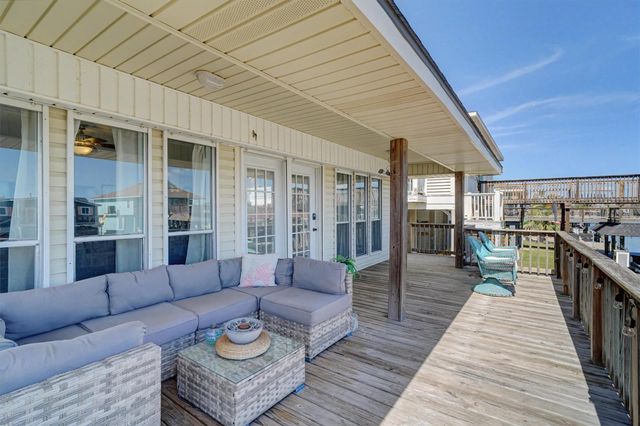 137 Tarpon Street, Bayou Vista, TX 77563