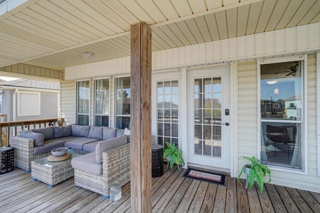 137 Tarpon Street, Bayou Vista, TX 77563