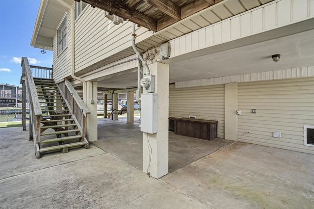 137 Tarpon Street, Bayou Vista, TX 77563