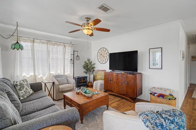 137 Tarpon Street, Bayou Vista, TX 77563