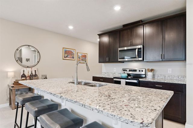 939 ROBIN HOLLY STREET, Ocoee, FL 34761