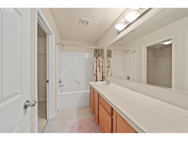 12635 Sw NIGHT HERON Ln 104, Beaverton, OR 97007