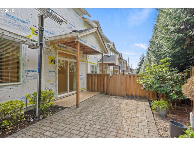 12635 Sw NIGHT HERON Ln 104, Beaverton, OR 97007