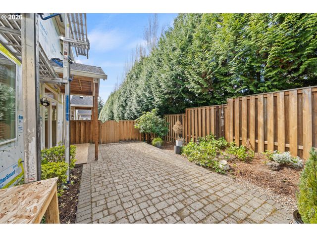 12635 Sw NIGHT HERON Ln 104, Beaverton, OR 97007