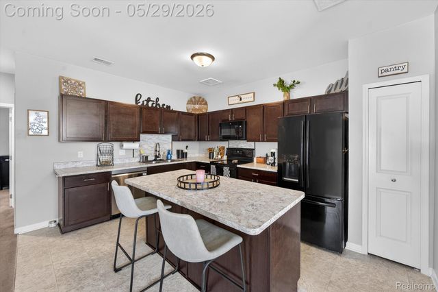 9988 Ridge Run Street, Hartland Township, MI 48855