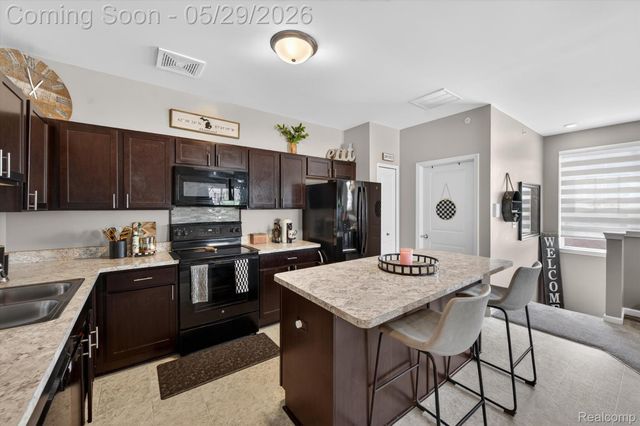 9988 Ridge Run Street, Hartland Township, MI 48855