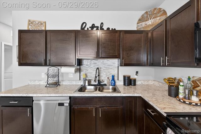 9988 Ridge Run Street, Hartland Township, MI 48855