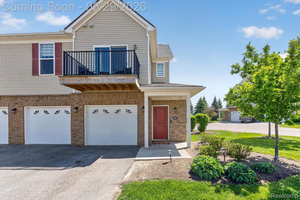 9988 Ridge Run Street, Hartland Township, MI 48855