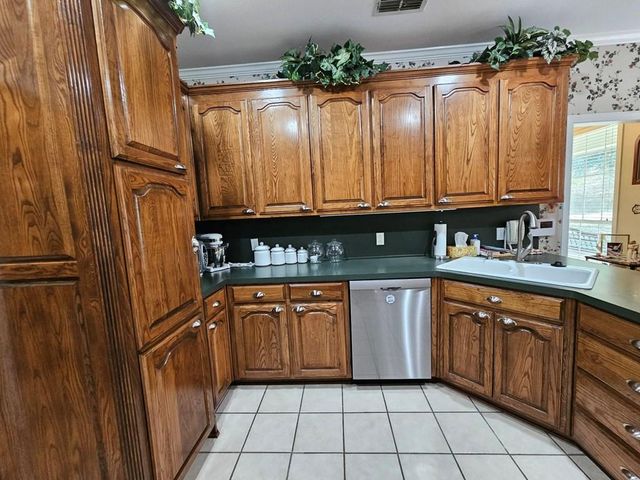 2001 Ventureview Street, Palestine, TX 75803