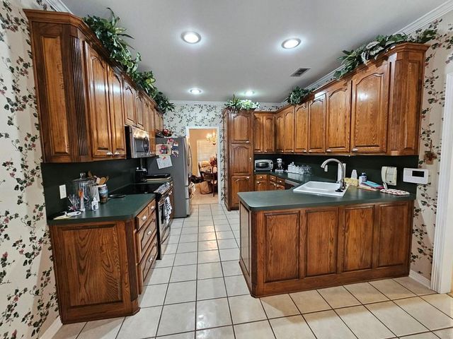 2001 Ventureview Street, Palestine, TX 75803