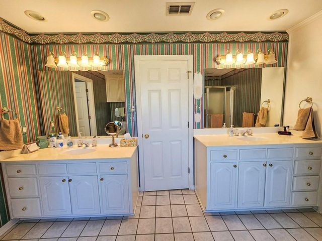 2001 Ventureview Street, Palestine, TX 75803