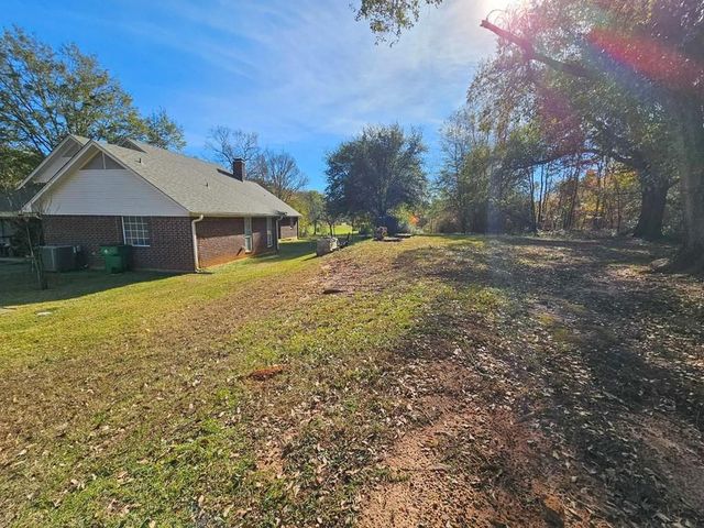 2001 Ventureview Street, Palestine, TX 75803