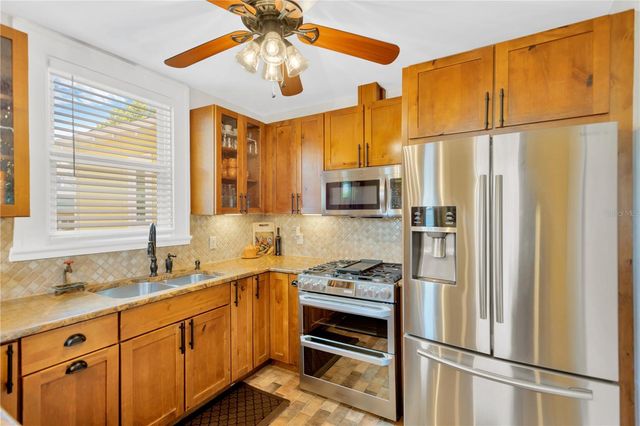 918 24TH AVENUE N, St Petersburg, FL 33704