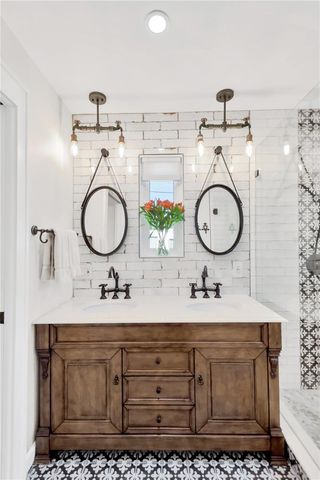 918 24TH AVENUE N, St Petersburg, FL 33704