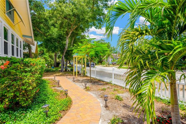 918 24TH AVENUE N, St Petersburg, FL 33704