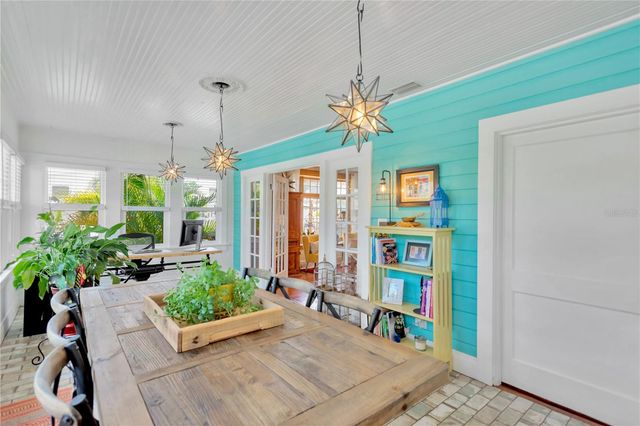 918 24TH AVENUE N, St Petersburg, FL 33704