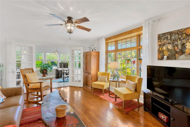 918 24TH AVENUE N, St Petersburg, FL 33704