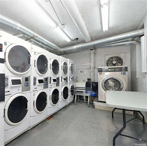 1040 Neilson Street 3D, Far Rockaway, NY 11691