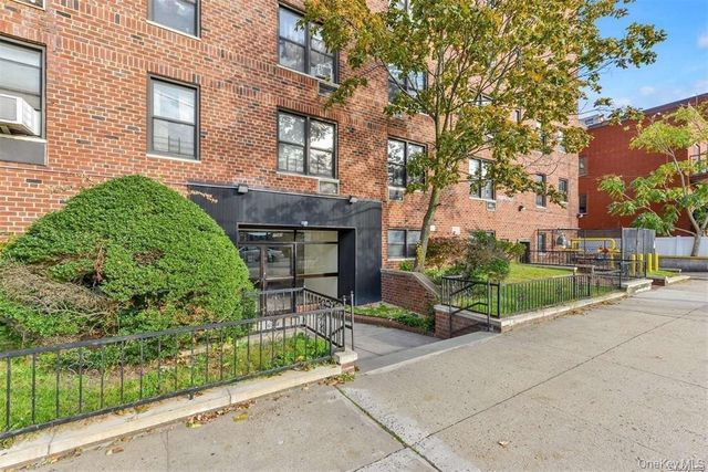 1040 Neilson Street 3D, Far Rockaway, NY 11691