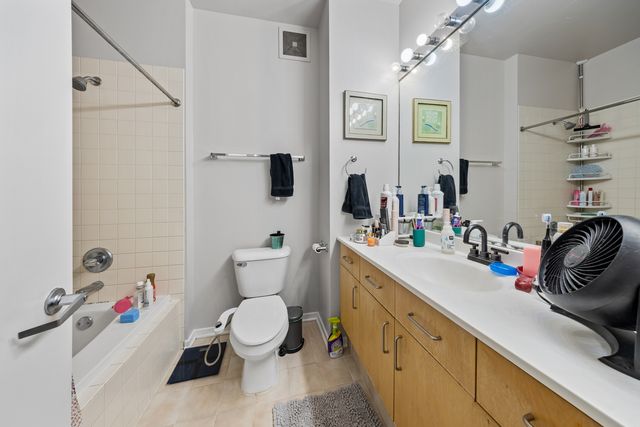 130 S Canal Street 612, Chicago, IL 60606