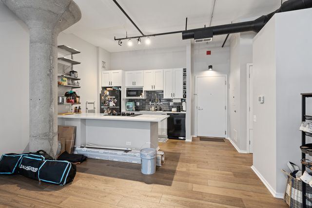 130 S Canal Street 612, Chicago, IL 60606