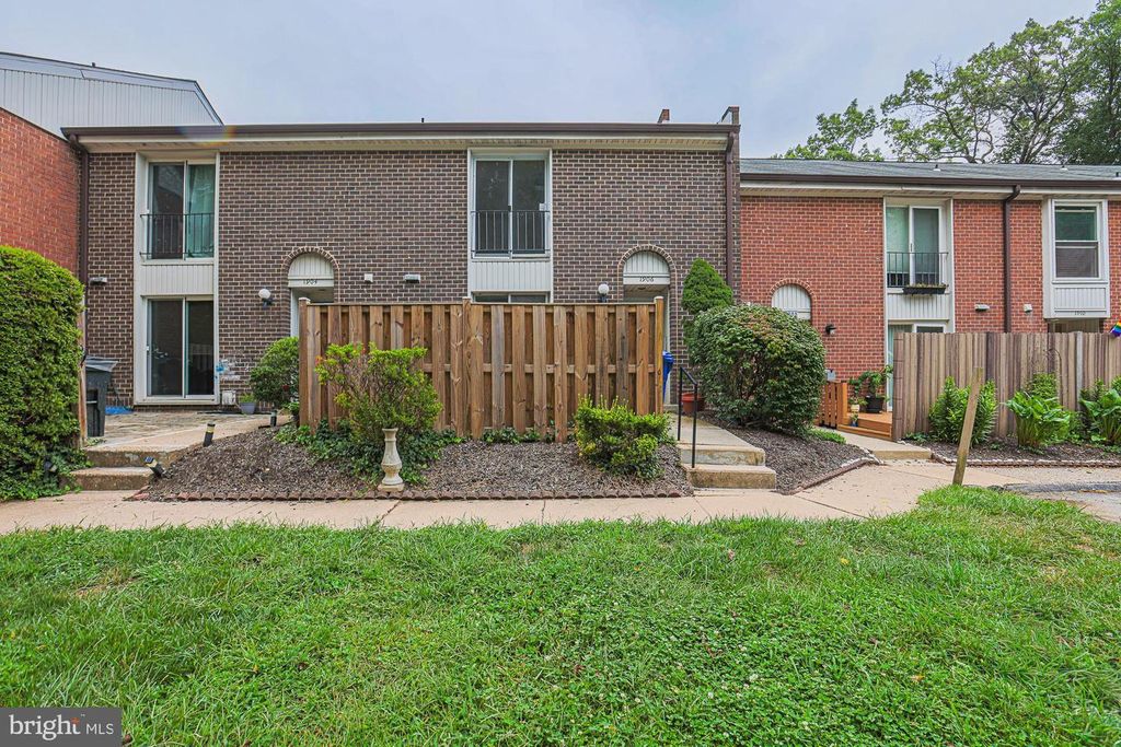 1906 GREENHAVEN DR, Baltimore, MD 21209