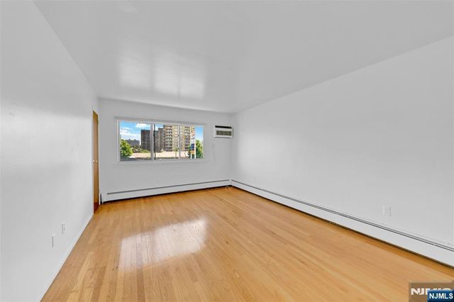 1599 Bergen Boulevard 12, Leonia, NJ 07605