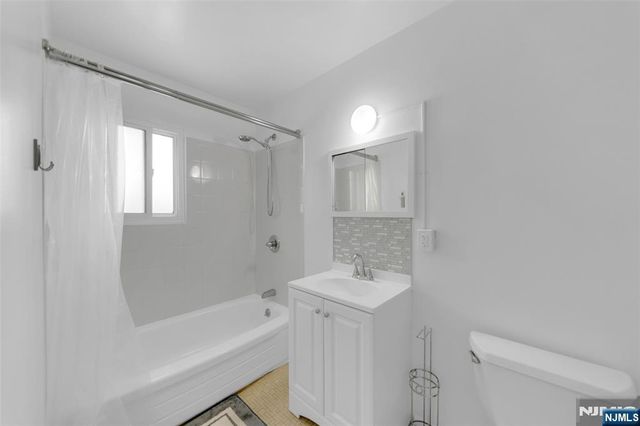 1599 Bergen Boulevard 12, Leonia, NJ 07605