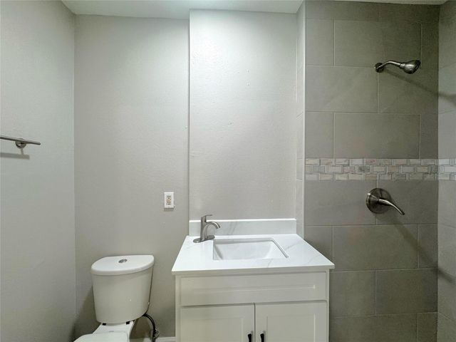 8704 Lanewood Drive A, Houston, TX 77016