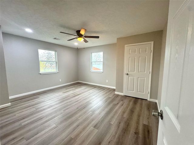 8704 Lanewood Drive A, Houston, TX 77016
