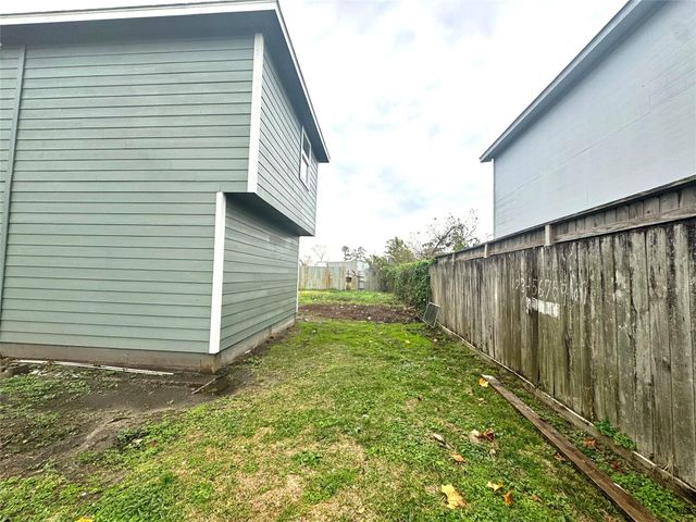 8704 Lanewood Drive A, Houston, TX 77016