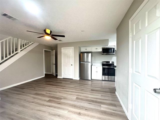 8704 Lanewood Drive A, Houston, TX 77016