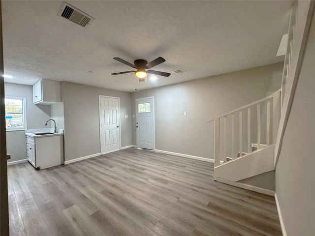 8704 Lanewood Drive A, Houston, TX 77016