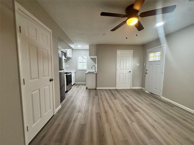 8704 Lanewood Drive A, Houston, TX 77016