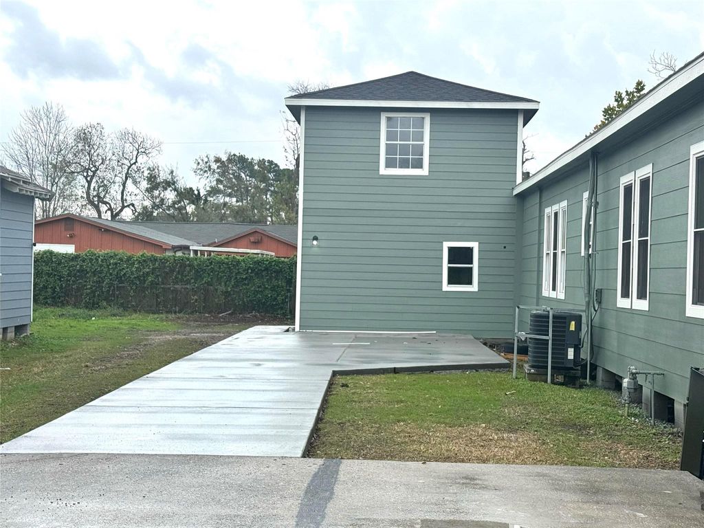 8704 Lanewood Drive A, Houston, TX 77016