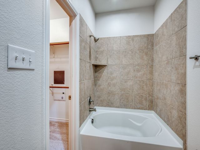 950 Henderson Street, Fort Worth, TX 76102