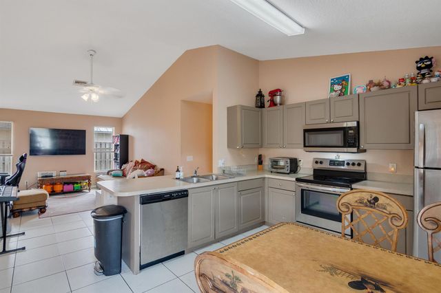 426 15th Lane SW, Vero Beach, FL 32962